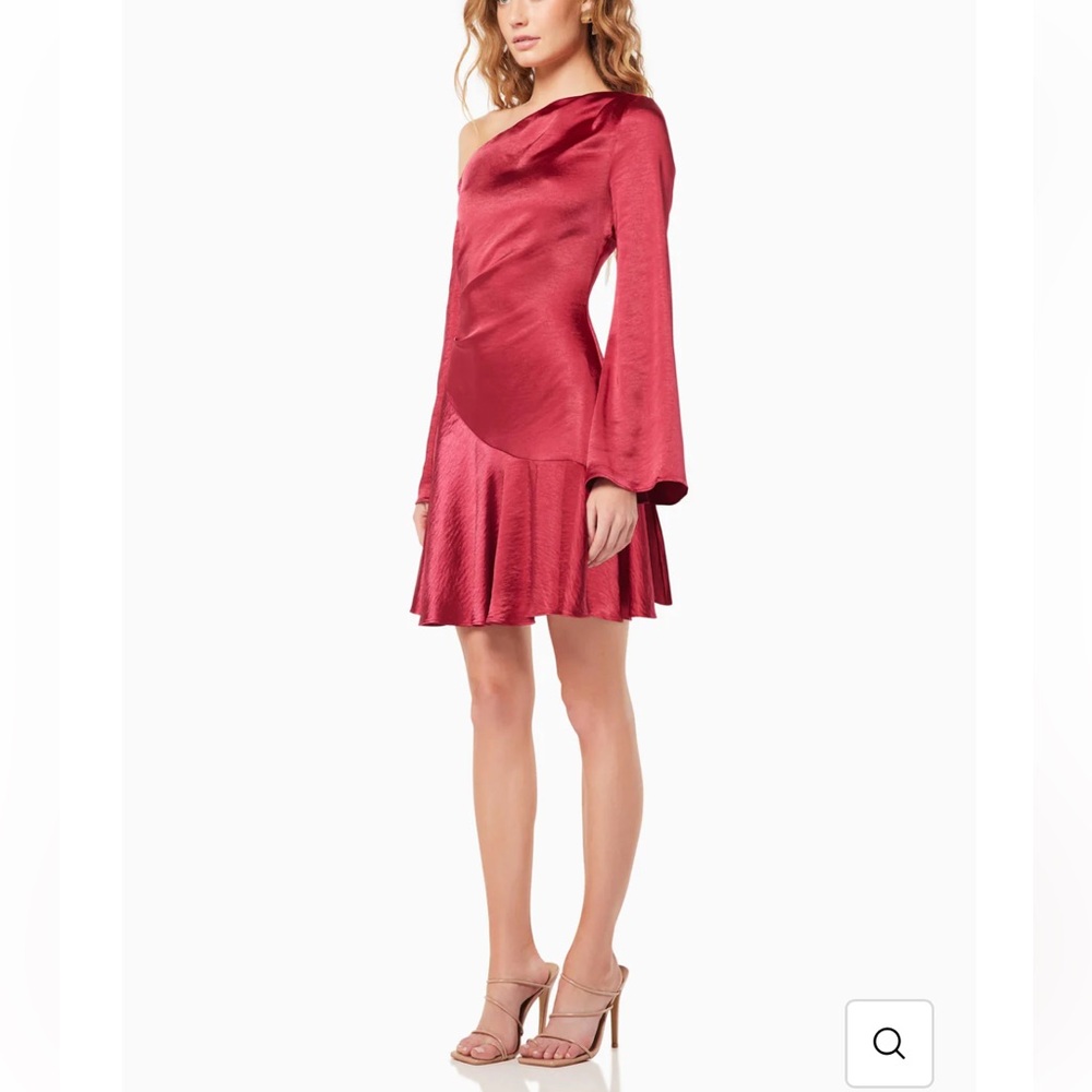 Elliatt Jamboree asymmetrical Mini Dress Crimson Red
New with Tags